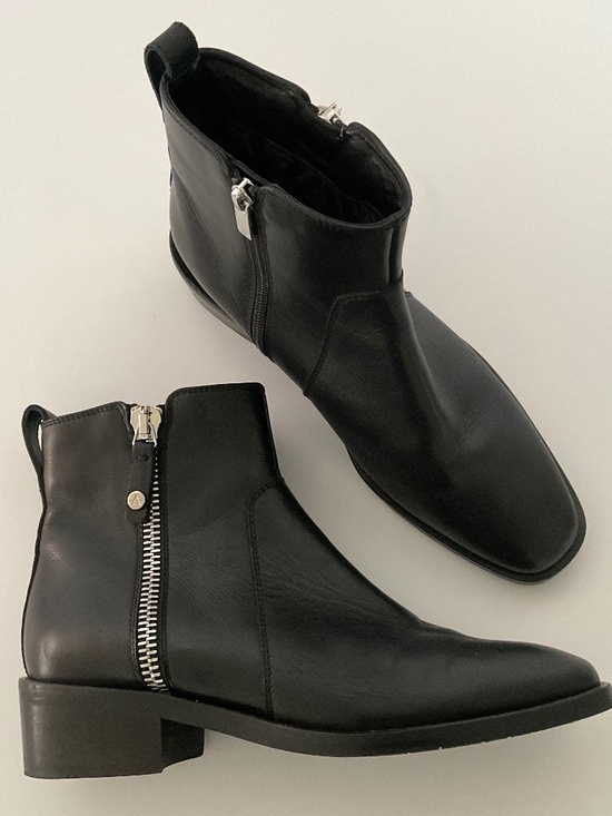 Aquatalia Shoes - AQUATALIA Colbie Weatherproof Booties in Italian Black Leather Size 8 LIKE NEW